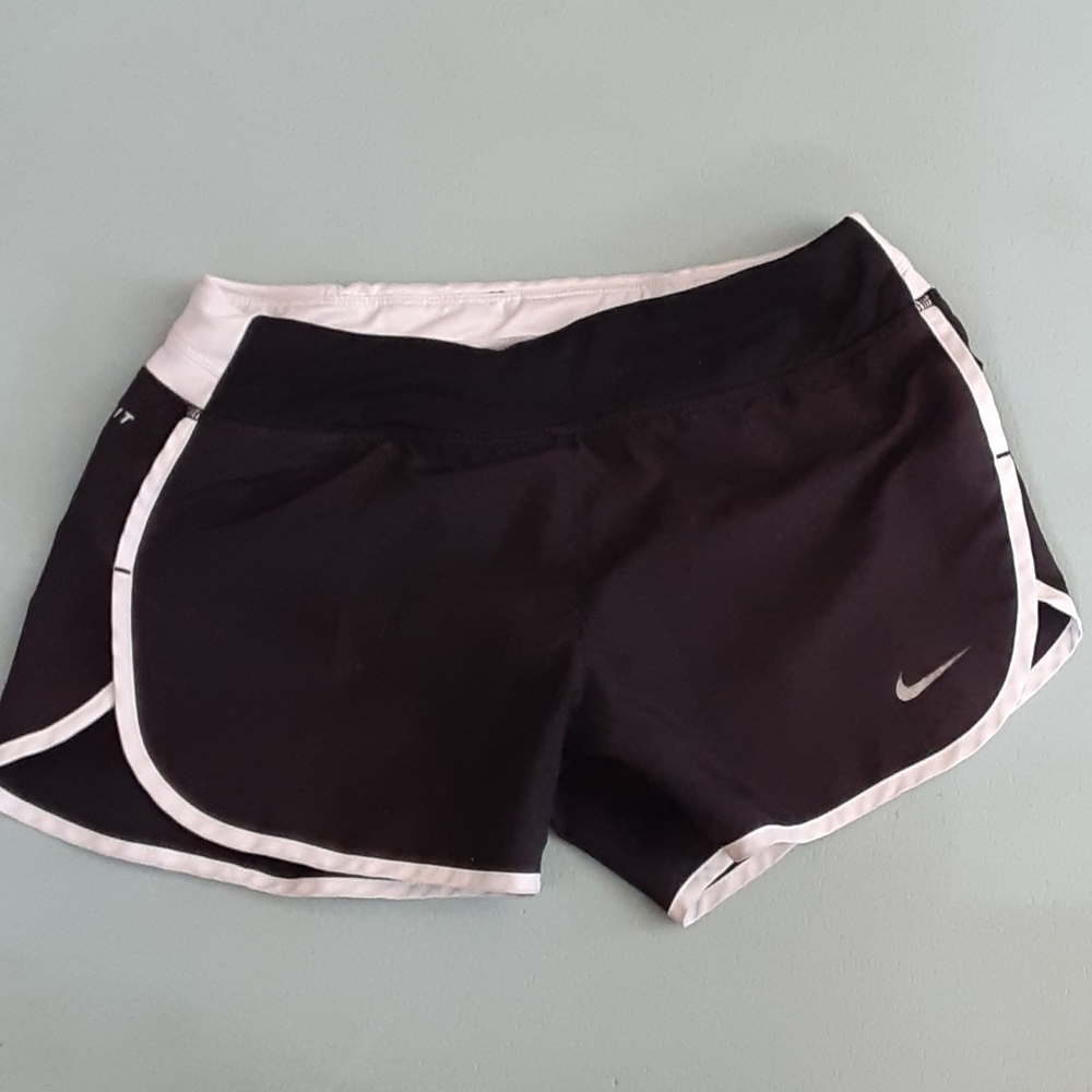 Black nike shorts